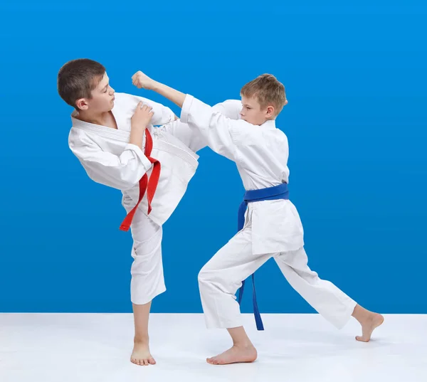 Sportsmen Karate Beating Kicks Punches — Stock Photo, Image