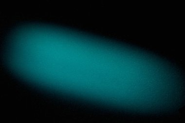 Siyah arkaplan dokusunda köşegen geniş ışık demeti bulanıklaşır