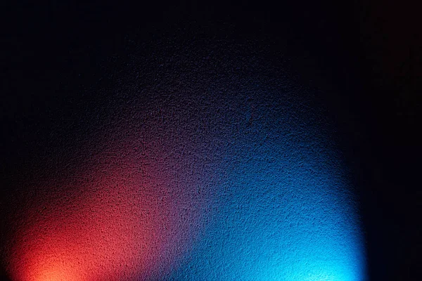 Auf Schwarzem Hintergrund Die Verschmelzung Zweier Leuchtend Blauer Und Leuchtend — Stockfoto