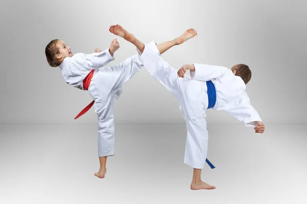 Boy Girl Hitting High Kick Leg — Stock Photo, Image