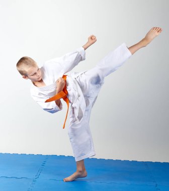 Mavashi turuncu kuşakla atleti yendi