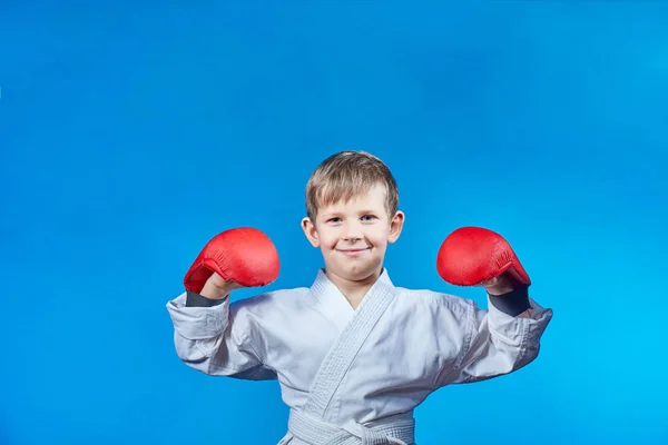 Karategi Red Linings His Hands Athlete Stands Light Blue Background — Stock Photo, Image