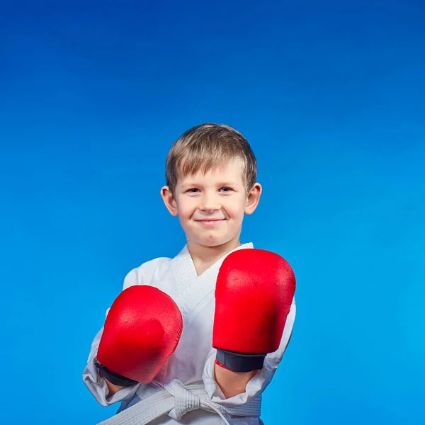 Blue Background Little Cheerful Athlete Red Overlays His Hands — Stock Photo, Image