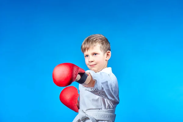 Boy Red Overlays His Hands Beats Punch — Stock Photo, Image