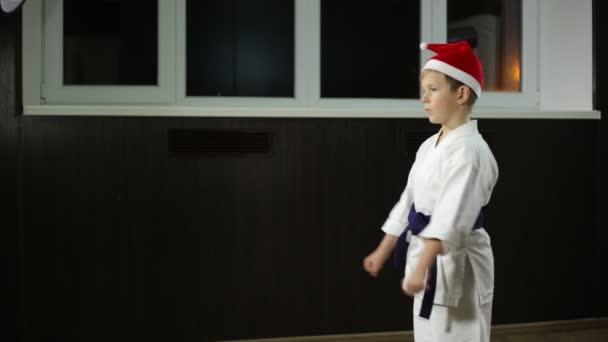 Santa Claus Hat Athlete Trains Kick Leg — Stock Video