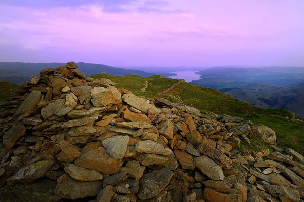 Evening sun on the stone cairn — Stock Photo, Image