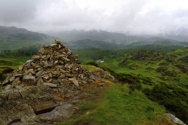 Cairn Holme düştü