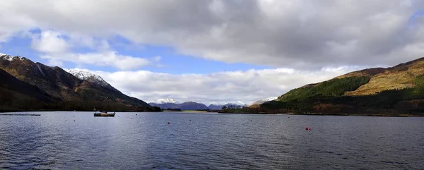 Las Montañas del Lago Leven — Foto de Stock