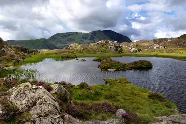 Footpath to Haystacks — Free Stock Photo