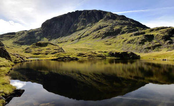 Great End over Sprinkling Tarn — Stock Photo, Image