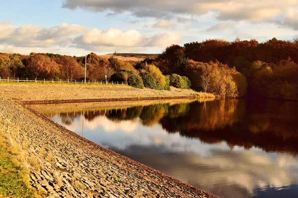 Reflexiones del reservorio de otoño —  Fotos de Stock