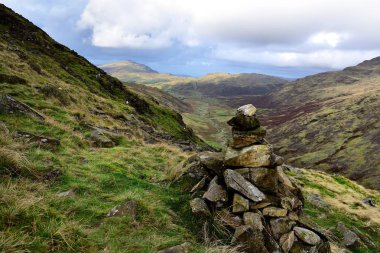 Cairn ve Harter düştü