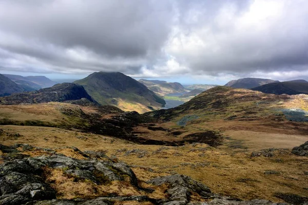 güneş ışığı fells üzerinde