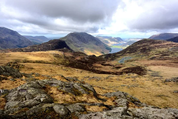 güneş ışığı fells üzerinde