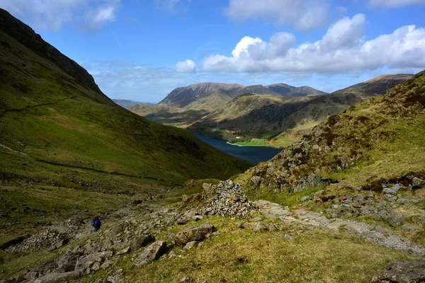 Buttermere en haar fells — Stockfoto