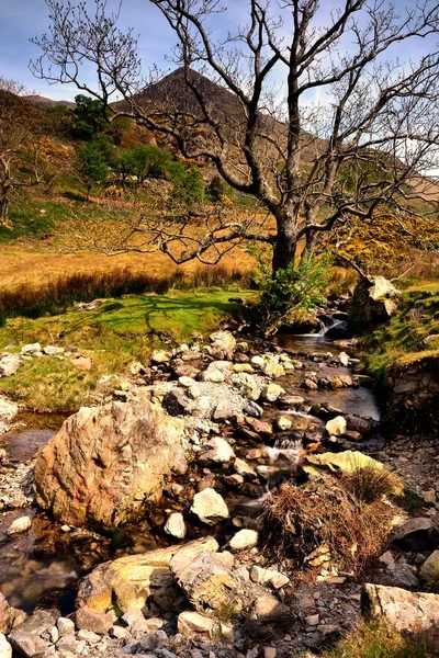 Rannerdale Knotts e o riacho — Fotografia de Stock