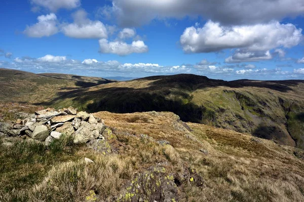 Cairn op Tarn Crag — Stockfoto