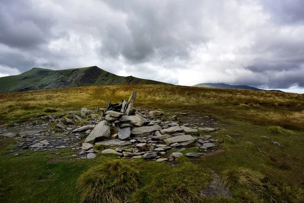 Шифер cairn на Bowscale Fell — стокове фото