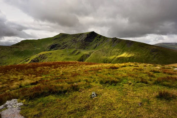 Nuvole di tempesta si riuniscono su Blencathra — Foto Stock