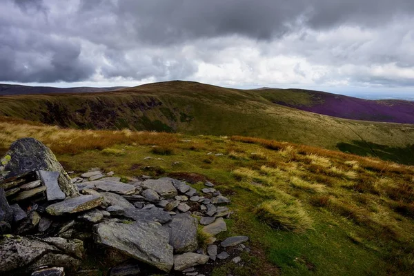 Leisteen cairn op Bannerdale Crags — Stockfoto