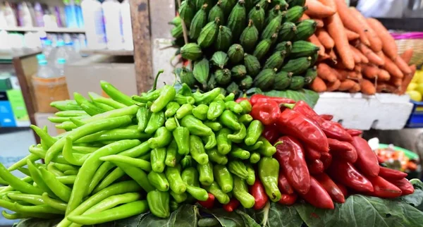 Display of fruit and veg in India — Stock Photo, Image