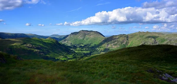 Sonnenlicht über dem Deepdale Valley — Stockfoto