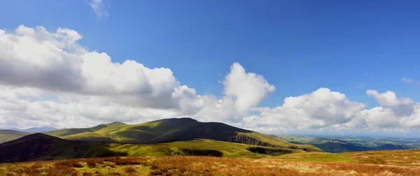 Skiddaw ås fodrar från Knott — Stockfoto