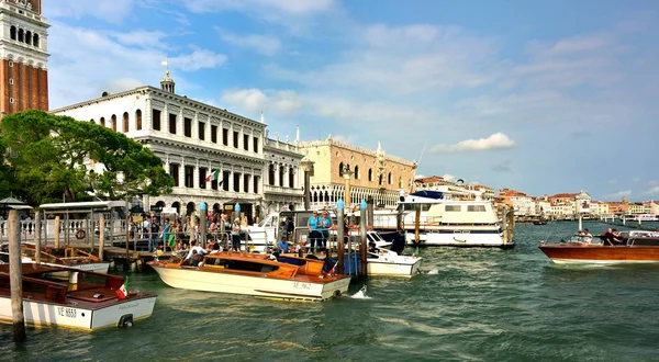 Su taksileri, San Marco, Venedik — Stok fotoğraf
