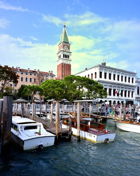 Taxiuri pe apă la San Marco, Veneția — Fotografie, imagine de stoc