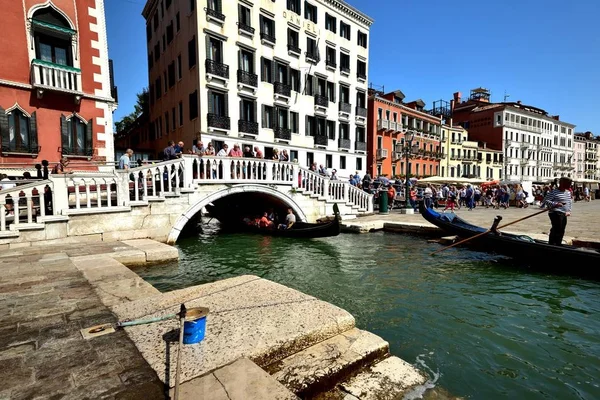 Tours y góndolas de Venecia — Foto de Stock