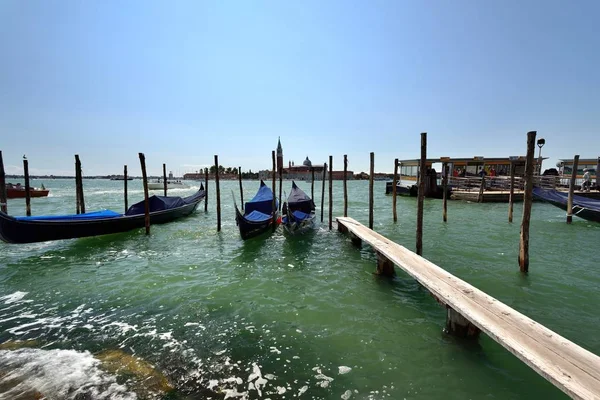 Iconic gondolas of Venice — Stock Photo, Image