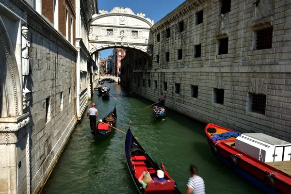 Góndolas icónicas de Venecia — Foto de Stock