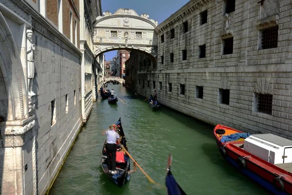Góndolas icónicas de Venecia — Foto de Stock