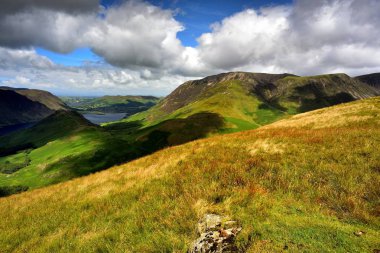 Cummock su üstünde Cumbrian dağlar