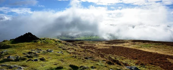 Nuvens baixas sobre o vale de Bassenthwaite — Fotografia de Stock