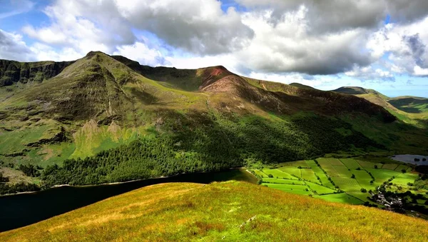 Szczupak Red i wysokiej Stile powyżej Buttermere — Zdjęcie stockowe