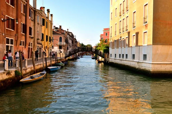 Tours y el canal de Venecia — Foto de Stock