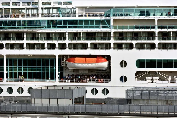 Life boat drill whilst alongside in Venice — Stock Photo, Image