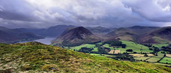 Låg föll över Loweswater fjällen — Gratis stockfoto