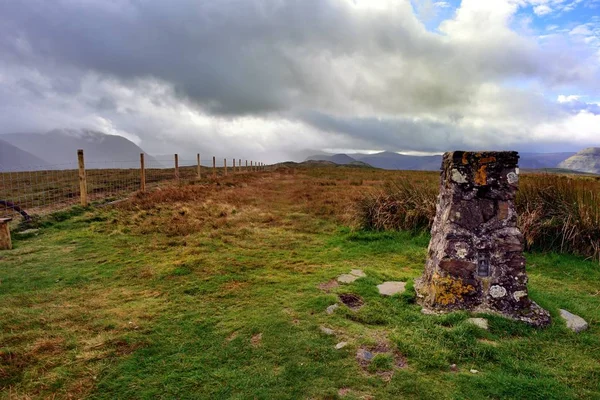 Marker kamień na Fellbarrow — Zdjęcie stockowe