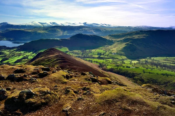 Causey Pike vertice sopra le cascate d'acqua Derwent — Foto Stock