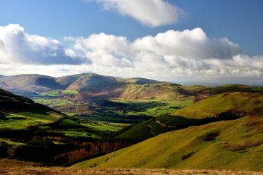 Lorton Vadisi üzerinde sonbahar güneş ışığı