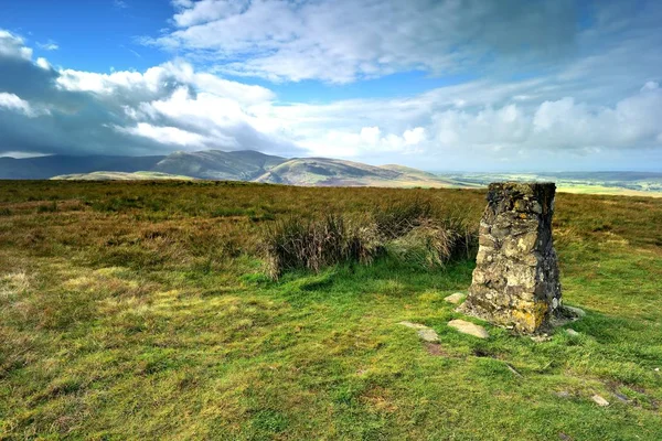 Marker kamień na Fellbarrow — Zdjęcie stockowe