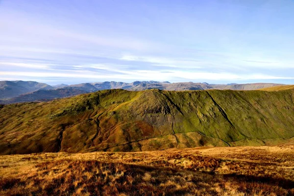 Luz solar Heron Pike e Rydal Fell cume — Fotografia de Stock