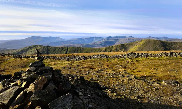 Sluneční světlo Heron Pike a Rydal Fell hřeben — Stock fotografie