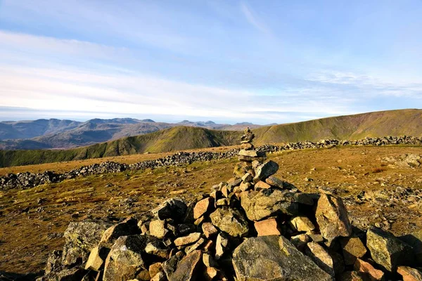 Sunlight on the marker cairn of Dove Crag — Stock Photo, Image