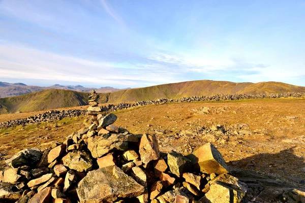 Sunlight on the marker cairn of Dove Crag — Stock Photo, Image