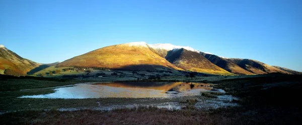 冬天在 Tewet 塔恩和 Blencathra — 图库照片