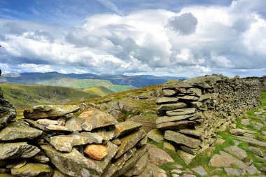 Ullswater fells üzerinde güneş ışığı