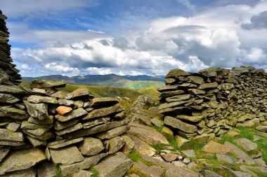 Ullswater fells üzerinde güneş ışığı